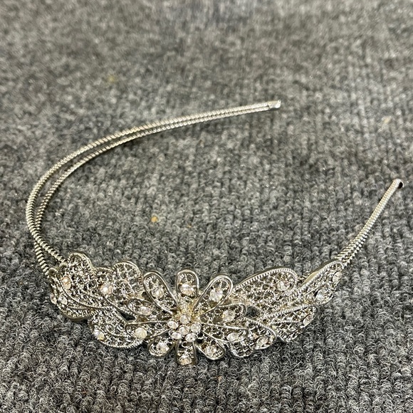 Flower Rhinestone Metal Coil Headband - Picture 9 of 10